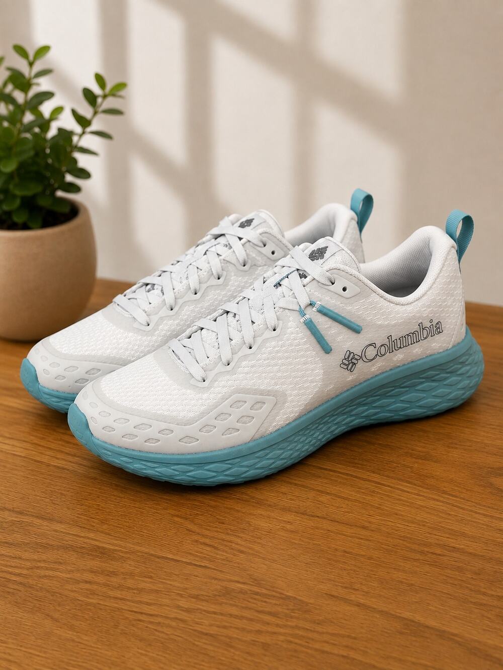 USED Columbia Women's Konos TRS Shoe, Moonstone/Teal, 9.5